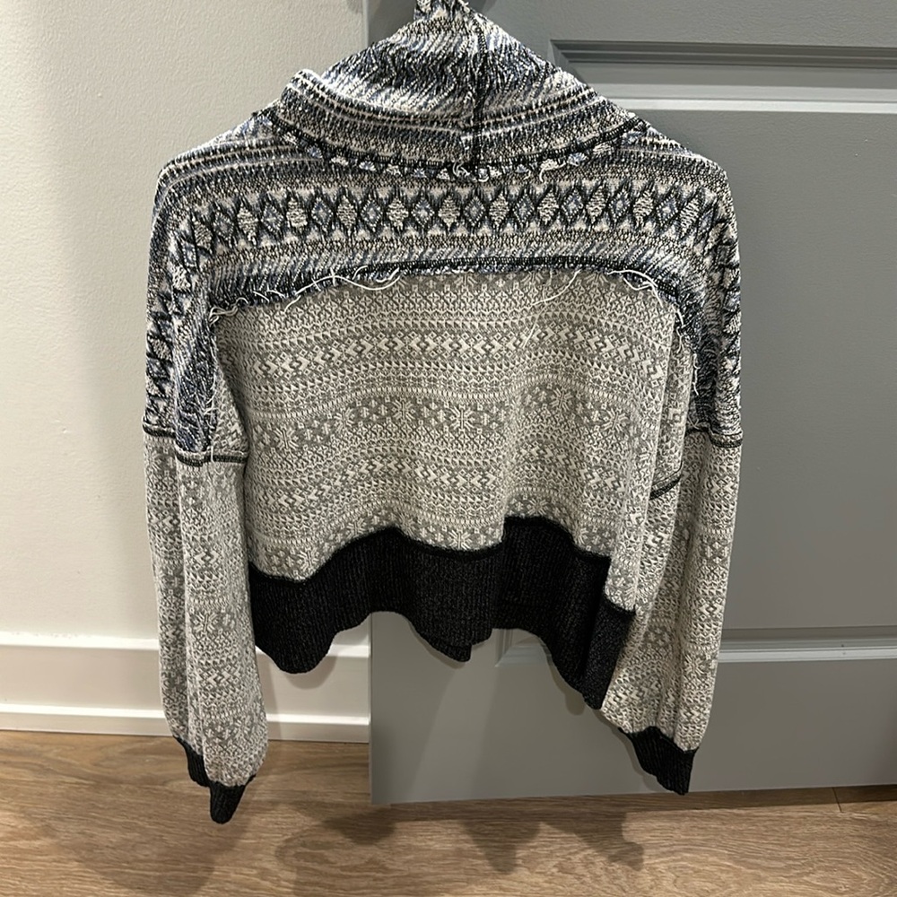 Free People Patterned Gray Sweater - image 7